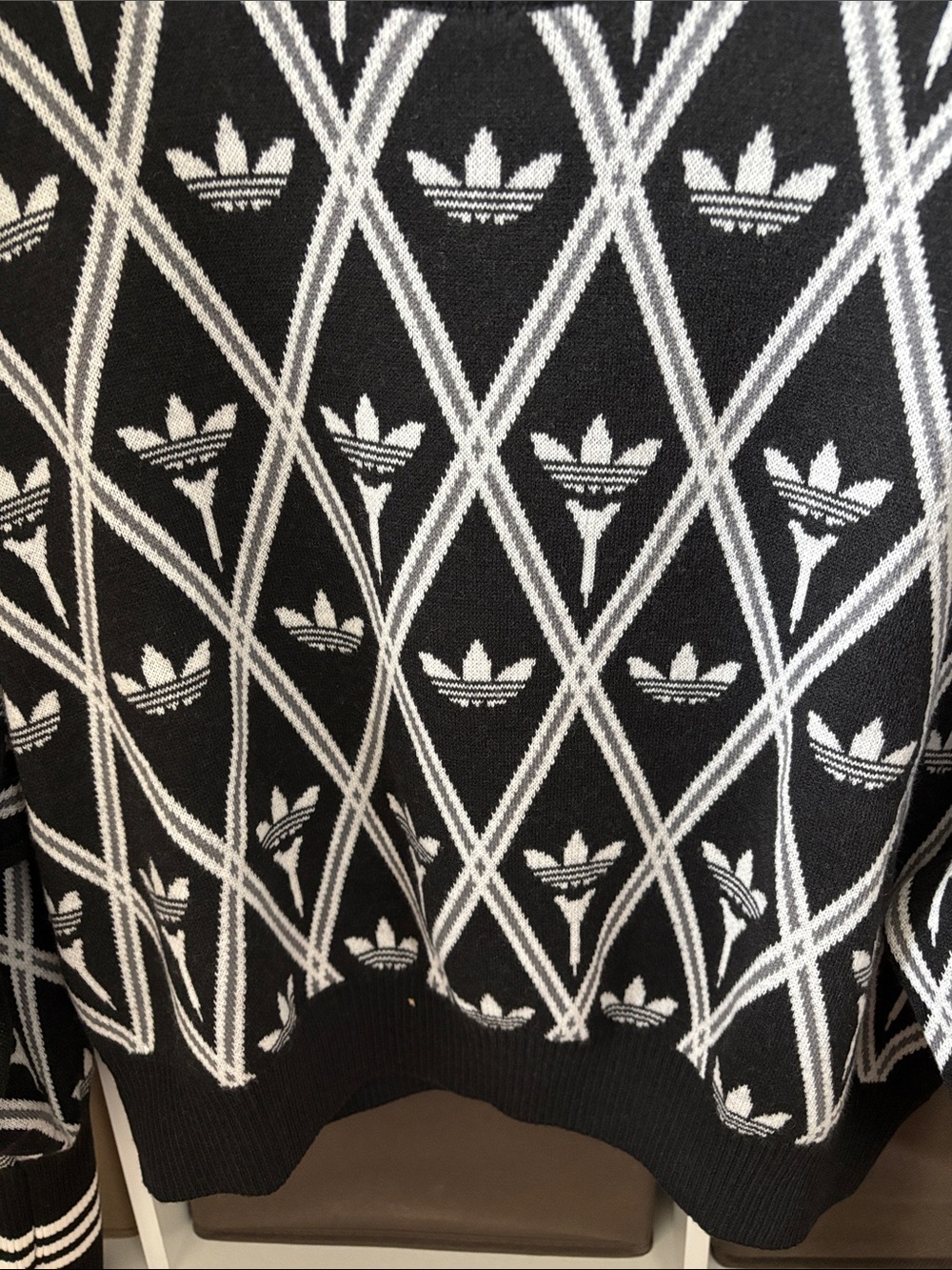 adidas Black & White cropped  Trefoil Diamond Turtleneck Sweater size large - Picture 3 of 8